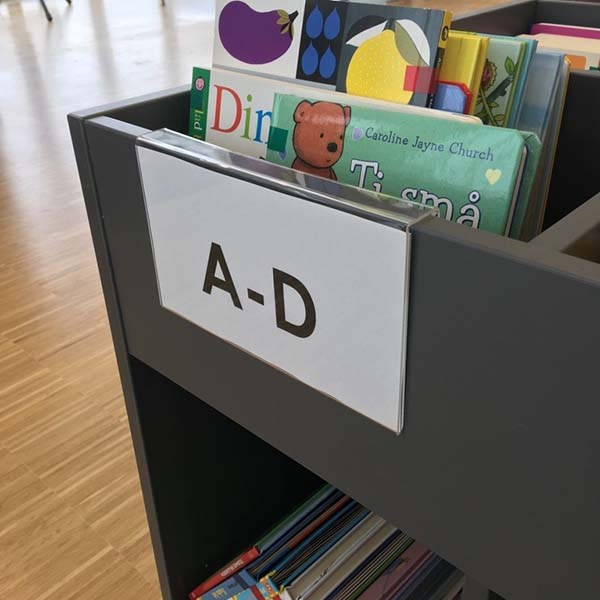 Hillumerkingar og tímaritamöppur/box